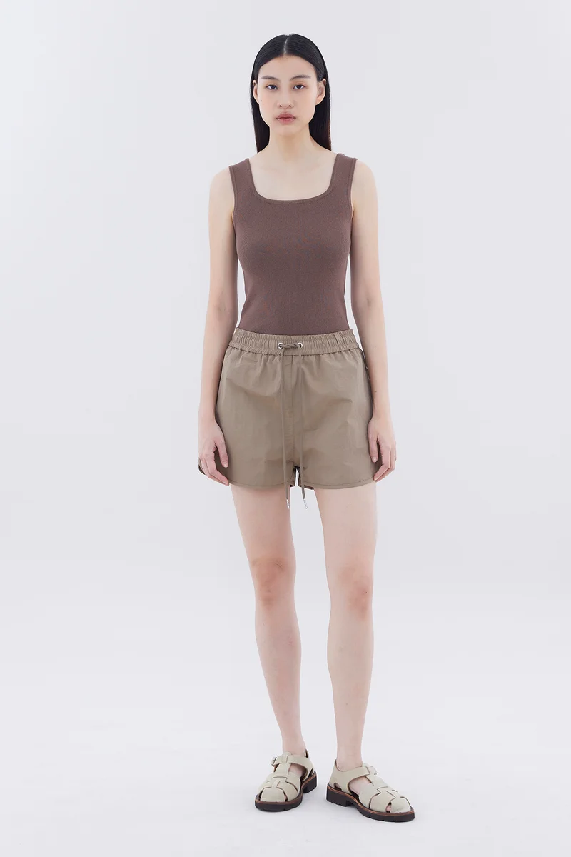 ذا اديتورز ماركت Ellegra Curve-Hem Shorts