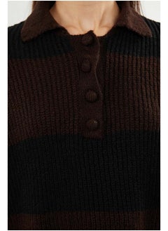 trendyol Dark Brown Crop Soft Textured Color Blocked Knitwear Sweater TWOAW22KZ0226  - Image 4