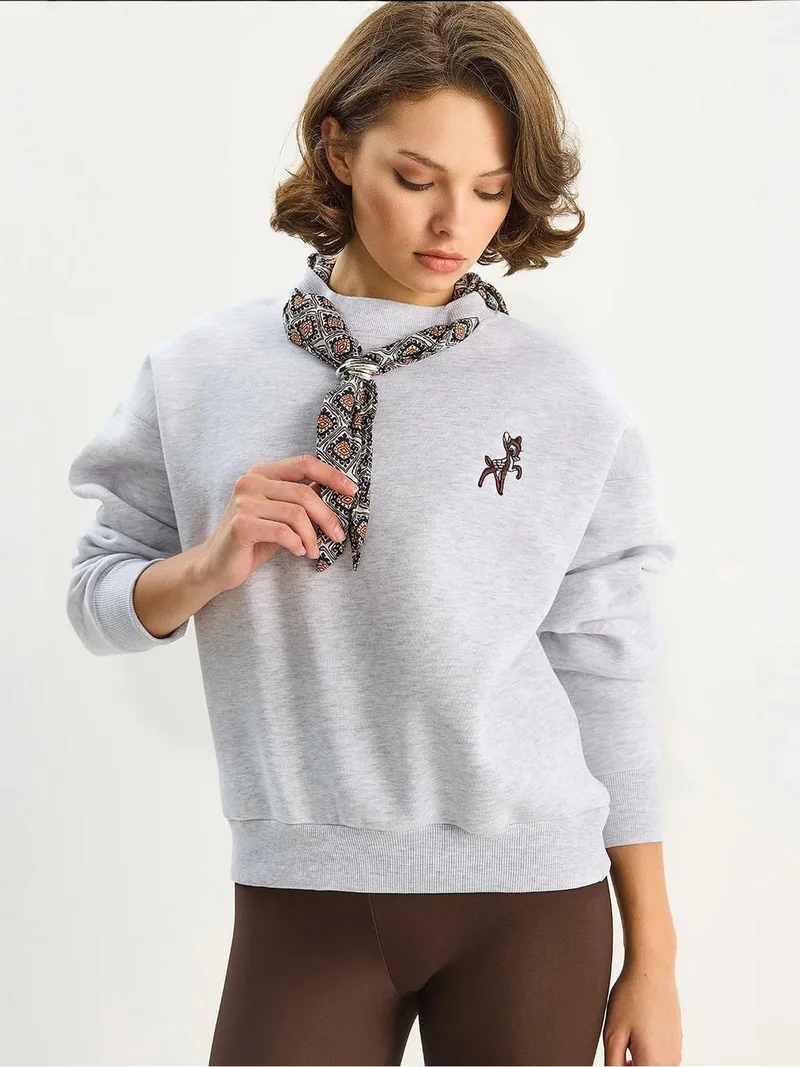 Bianco Lucci LUCCI Embroidered Crew Neck Sweatshirt