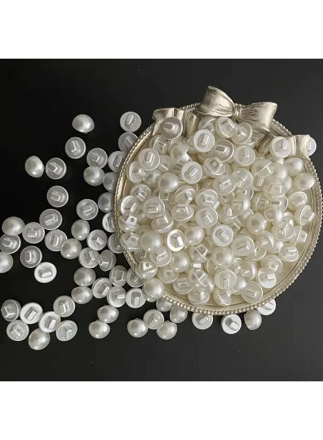 30 قطعة من أزرار اللؤلؤ البلاستيكية البيضاء المستديرة اللامعة للزينة للقمصان والسترات والفساتين - Image 2