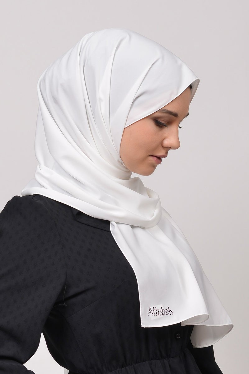 Altobeh شال حجاب حرير سادة من المدينة المنورة - أبيض  - Image 3