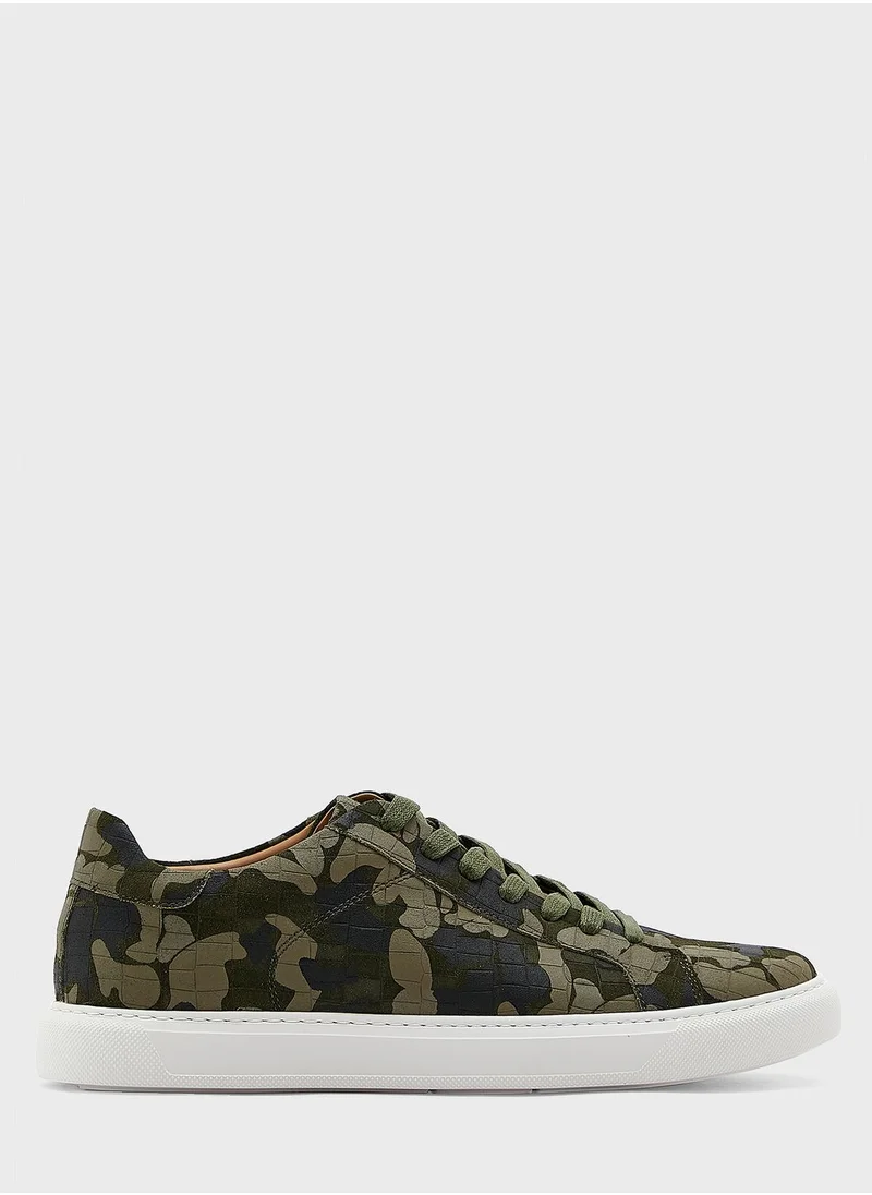 Hoog Camo Sneakers