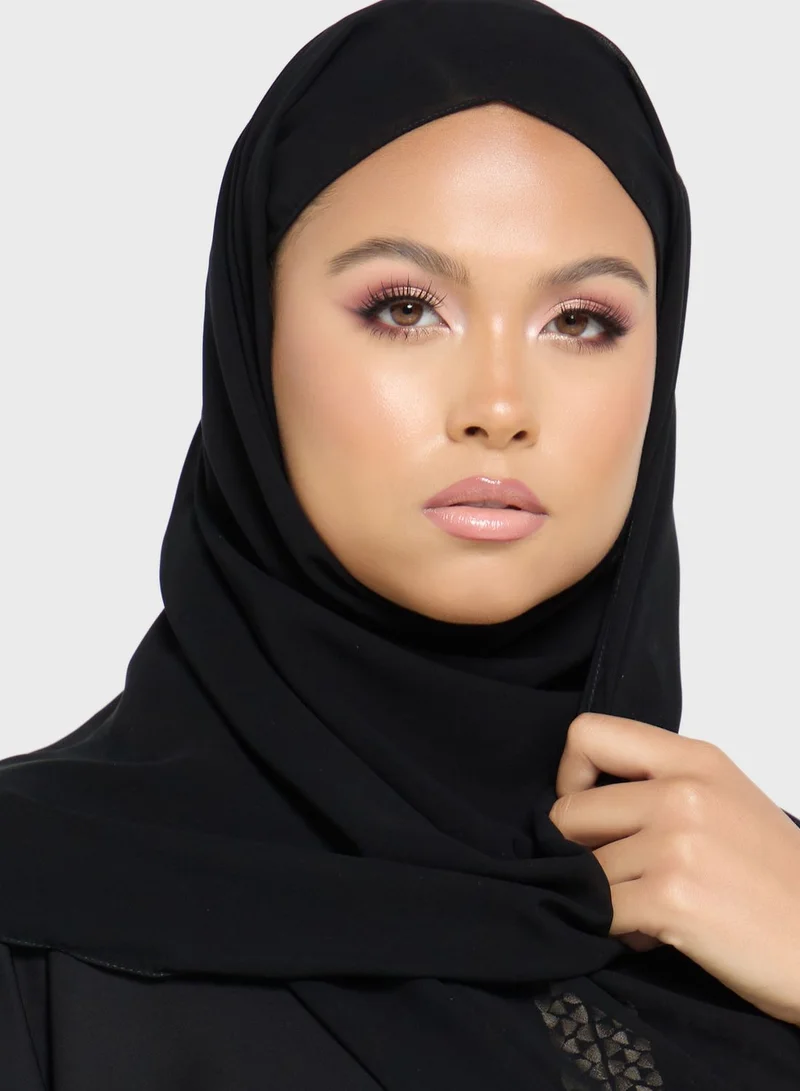 هيا كلوزيت عباية بتطريز غرافيك