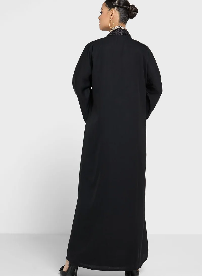 هيا كلوزيت عباية بتطريز غرافيك
