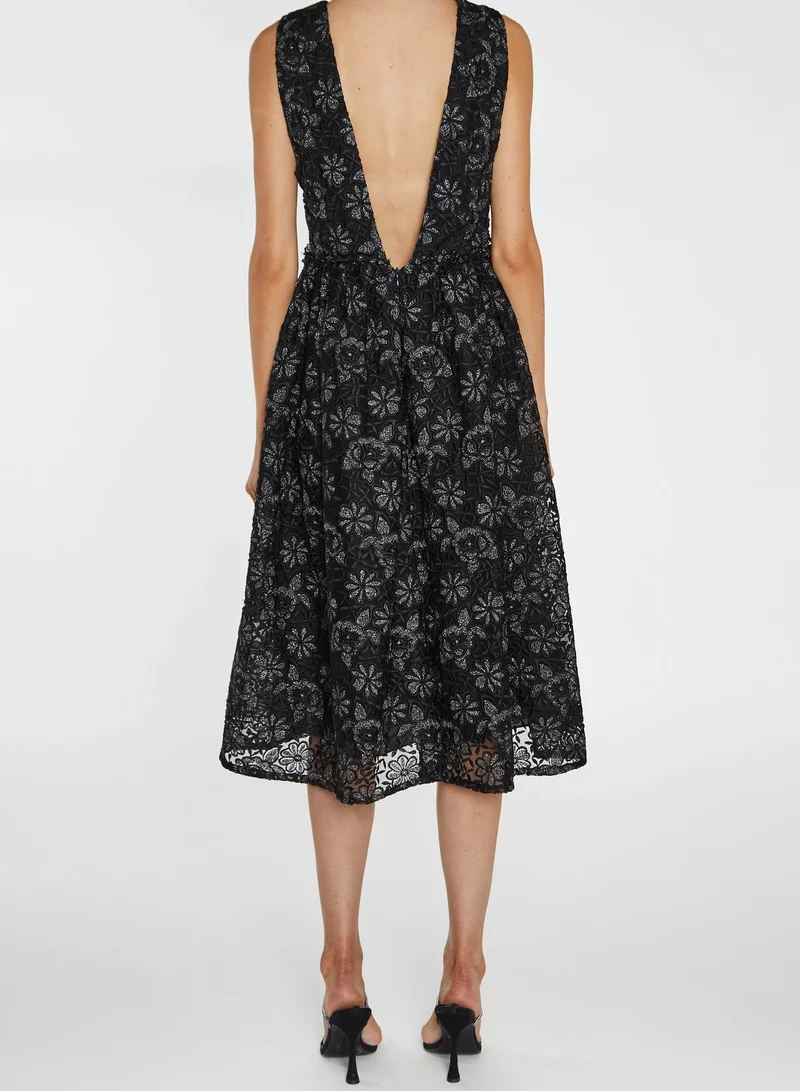 ترو ديكادينس Sloane Black Plunging Neckline Skater Midi-Dress