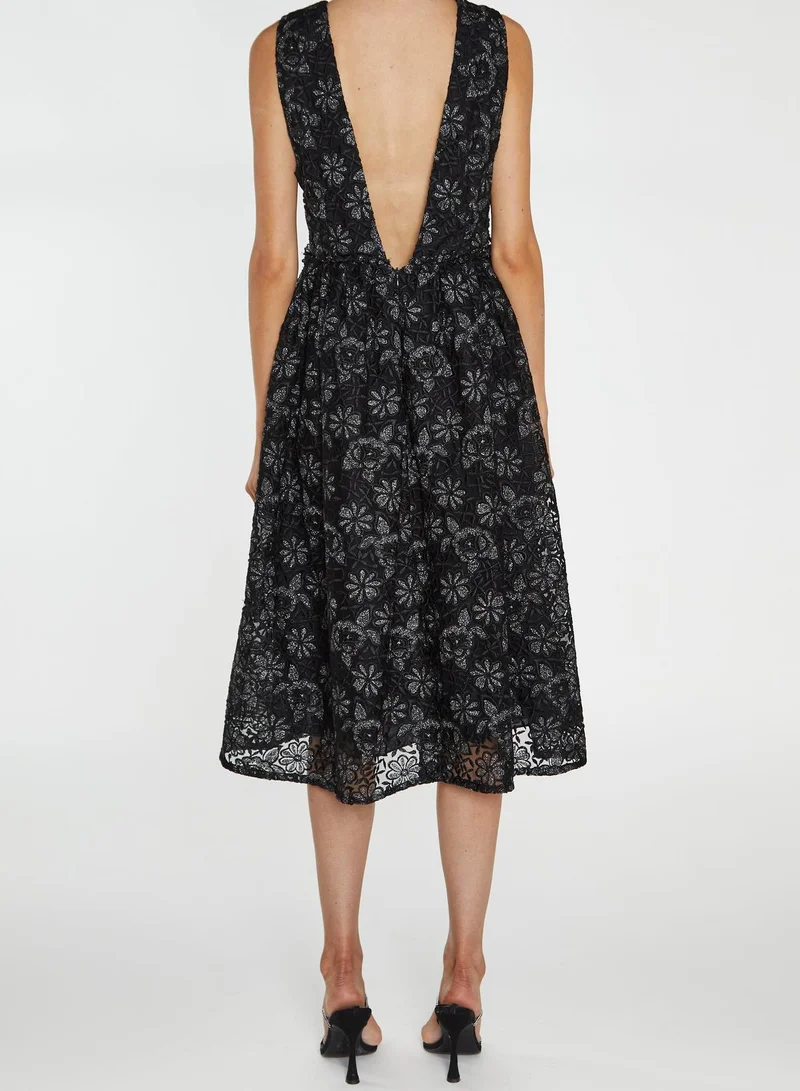ترو ديكادينس Sloane Black Plunging Neckline Skater Midi-Dress