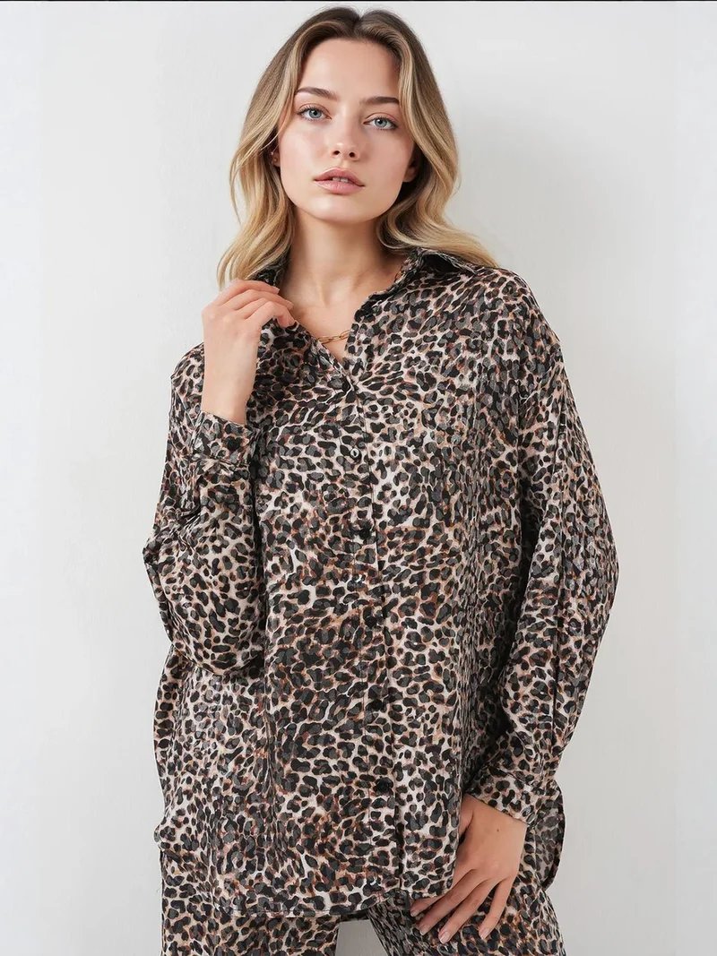 بيغ دارت طقم قطعتين قميص بأزرار وطبعة فهد وسروال واسع الساق