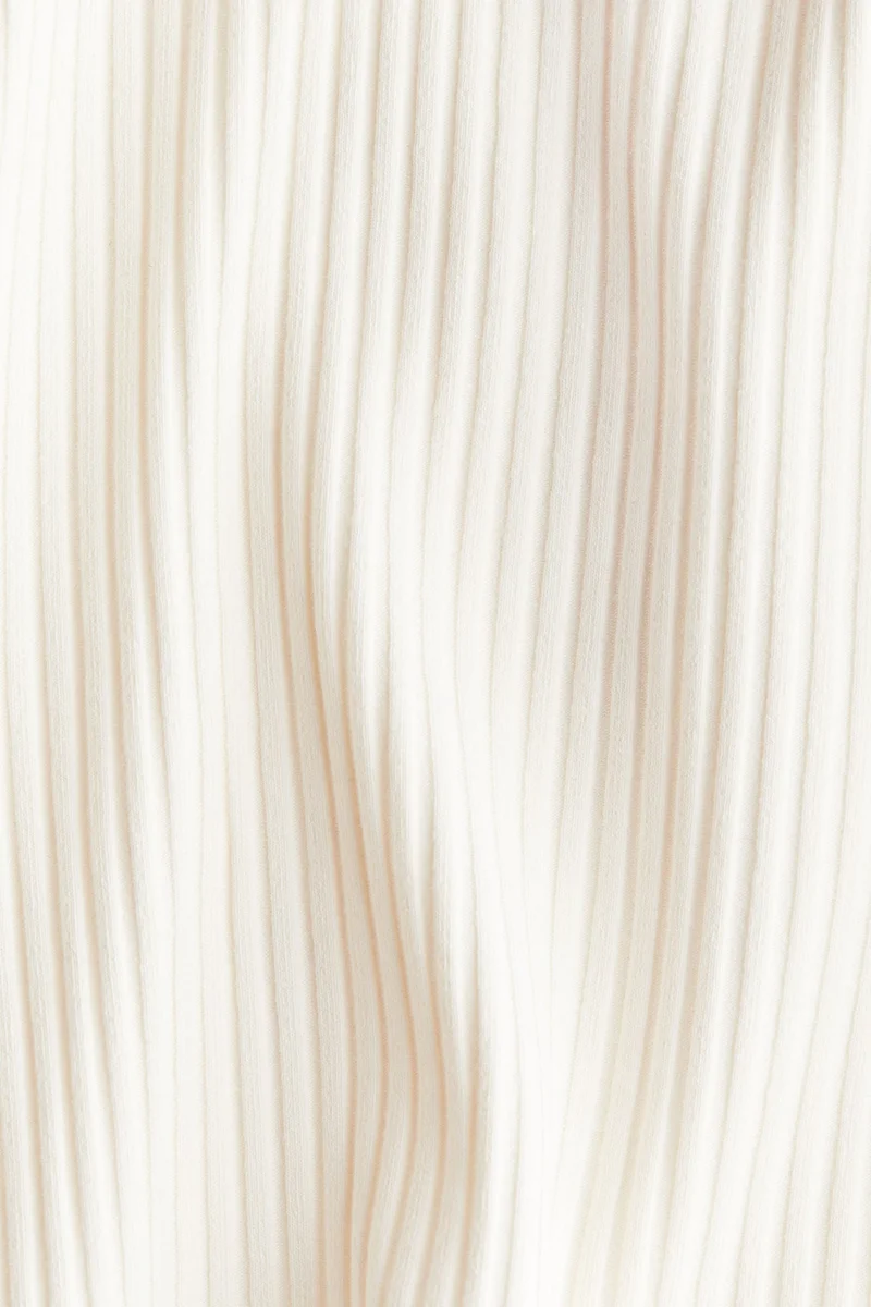 اتش اند ام بلوزة بياقة مرنة