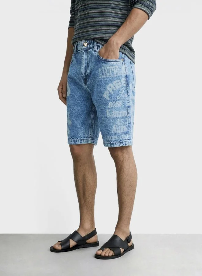 ذا انديان كراج كو Men Regular Fit Laser Printed Scoop Pocket Mid-Rise Denim Shorts