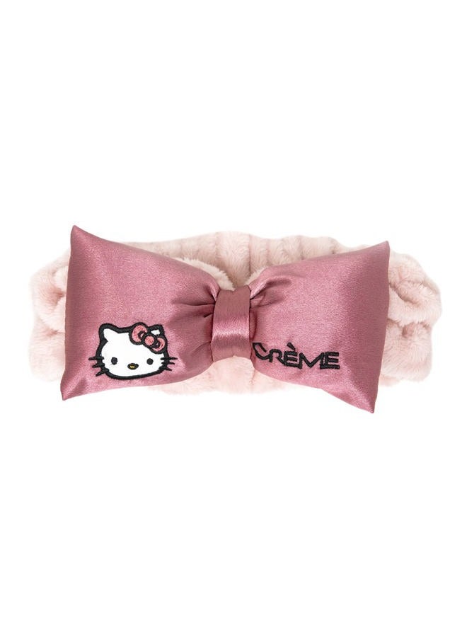 The Crème Shop x سانريو هالو كيتي رباط رأس سبا من الساتان الوردي الفاخر خالي من القسوة ونباتي أنيق وعملي لروتين العناية بالبشرة والمكياج ارتقِ بروتين جمالك بسحر الفخامة. - Image 2