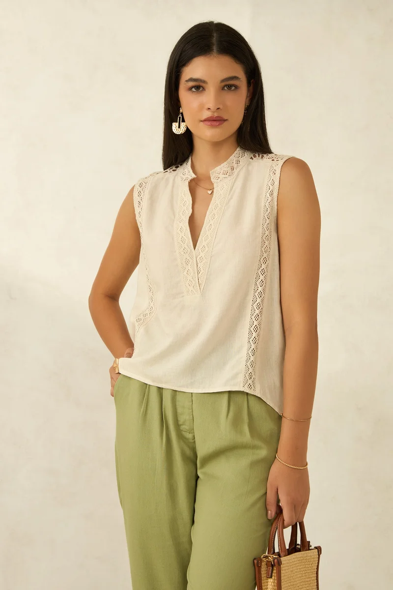 Virgio Virgio Women Viscose Mandarin Collar Crop Length Solid Sleeveless Top