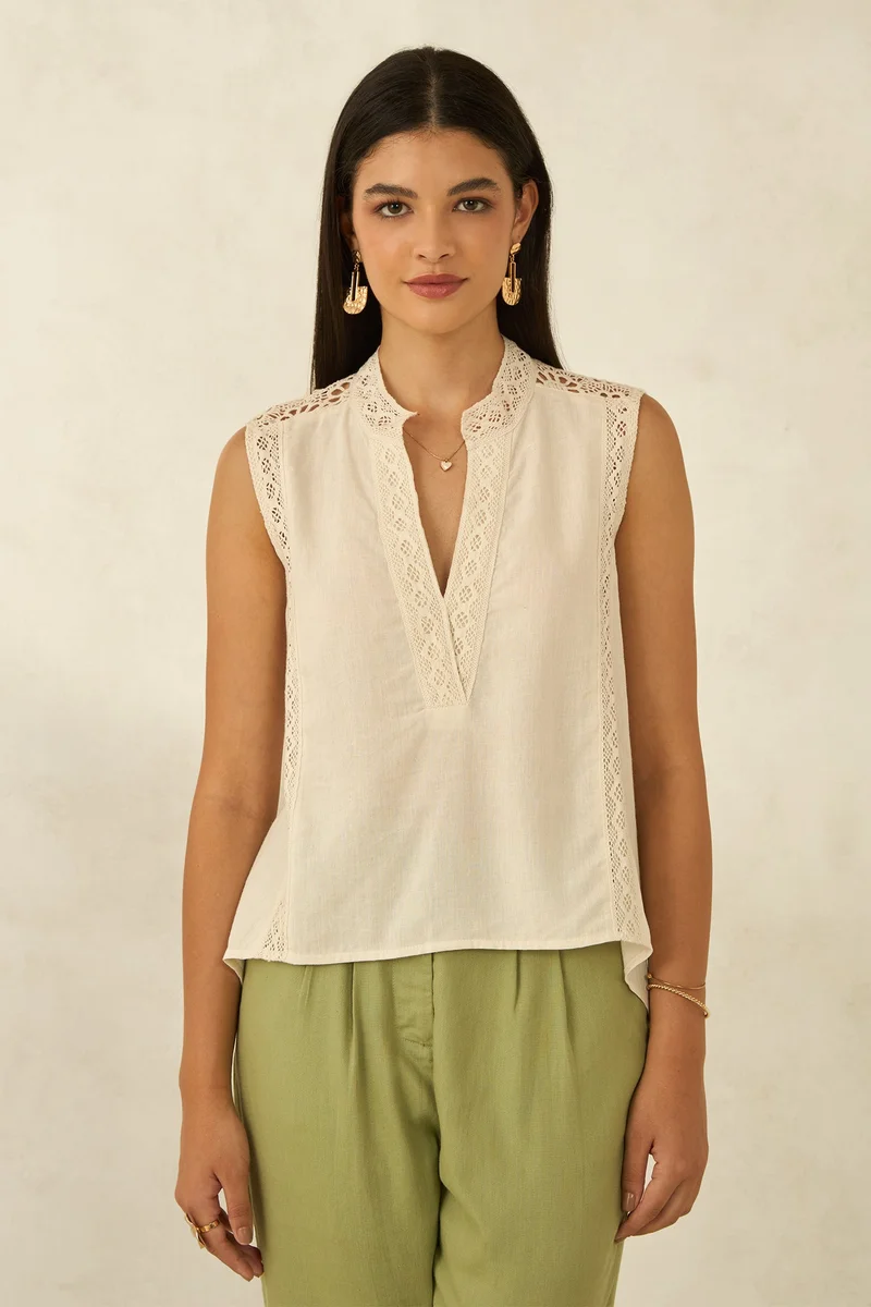 Virgio Virgio Women Viscose Mandarin Collar Crop Length Solid Sleeveless Top
