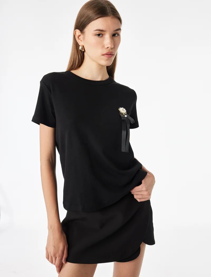 Koton Brooch Detail T-Shirt