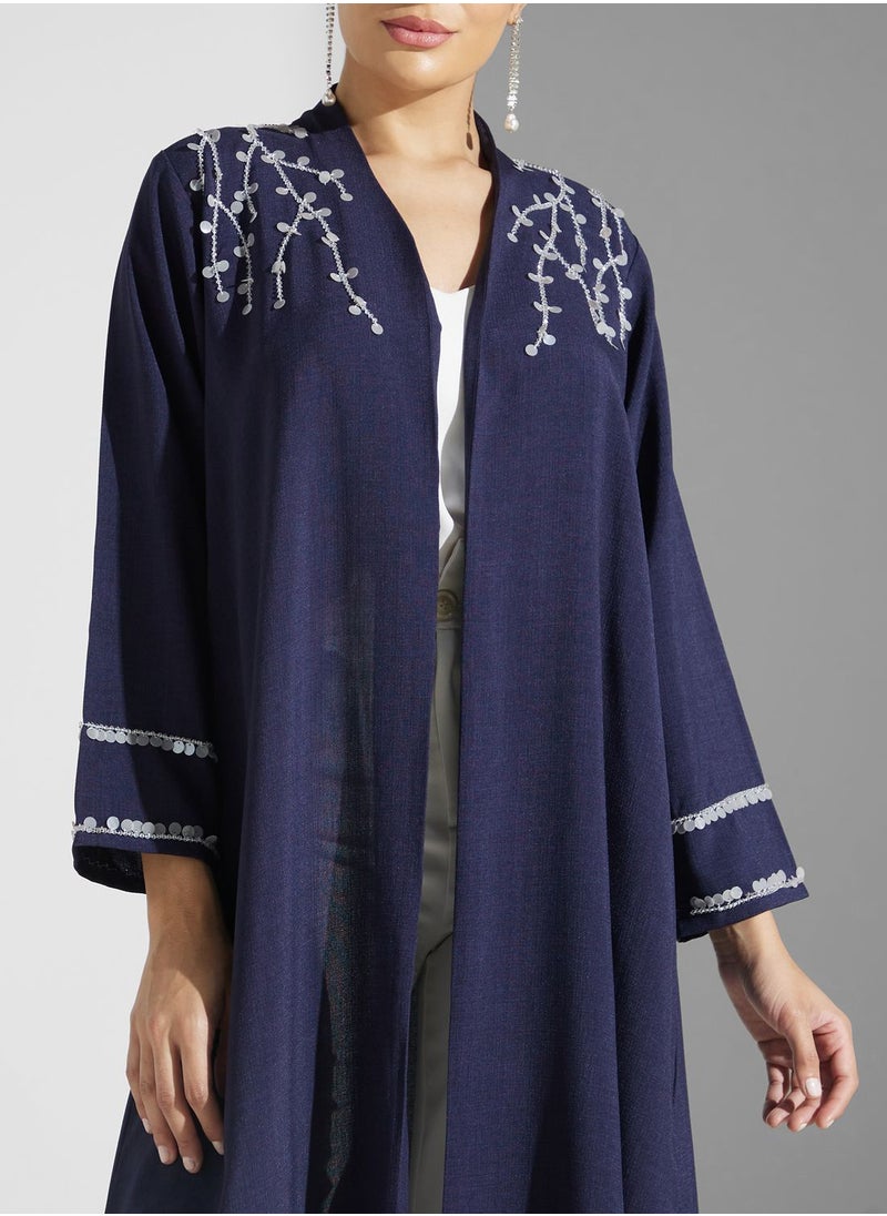Khizana عباية مزينة بتفاصيل  - Image 3