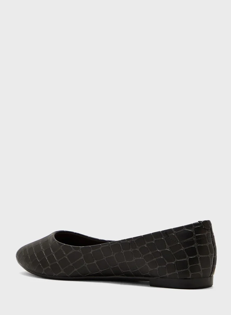 MOLECA Pointed Toe Ballerinas