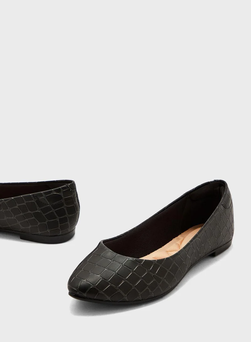 MOLECA Pointed Toe Ballerinas