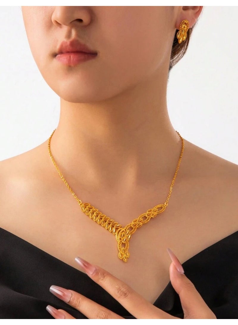 نيو ستايل طقم نسائي بتصميم عصري مكون من سلسال وحلق اذن مطلي باللون الذهبي - Image 1