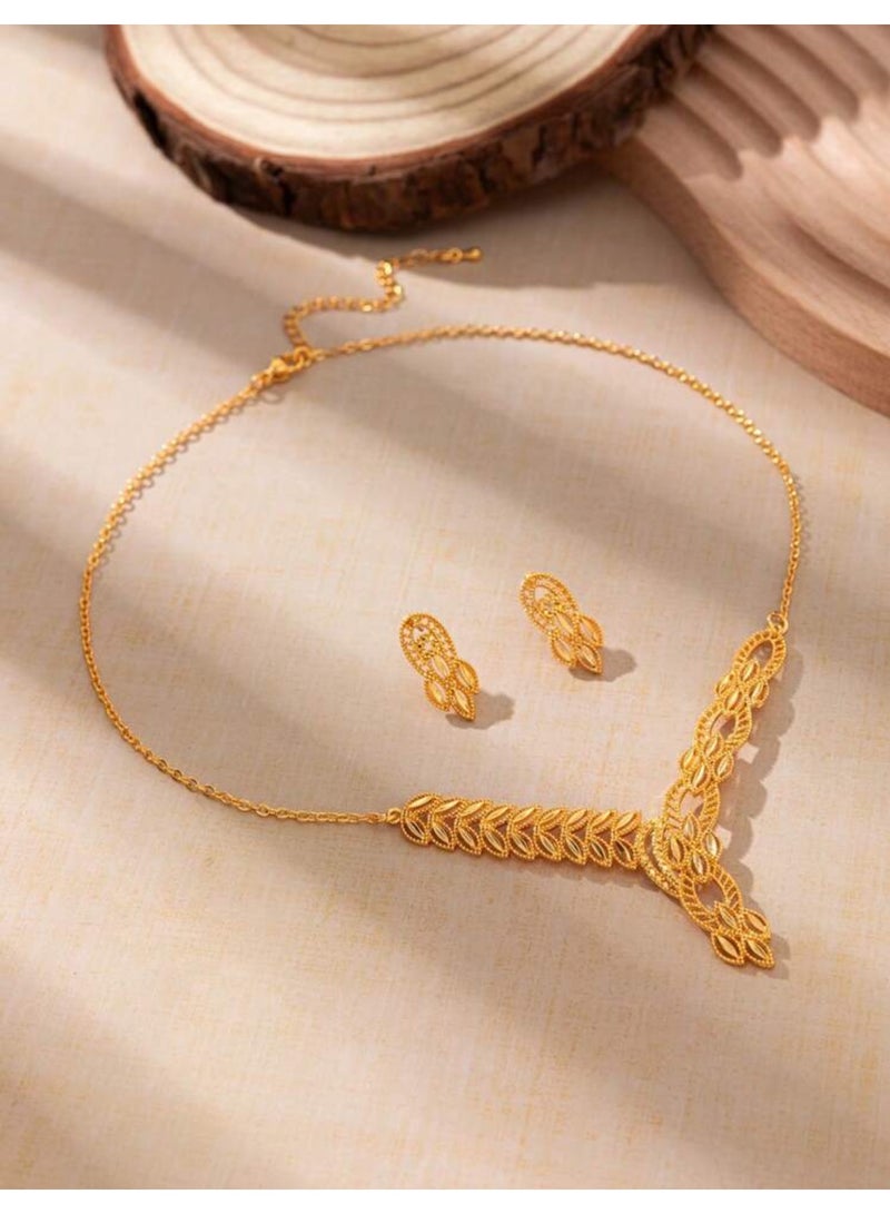 نيو ستايل طقم نسائي بتصميم عصري مكون من سلسال وحلق اذن مطلي باللون الذهبي - Image 3
