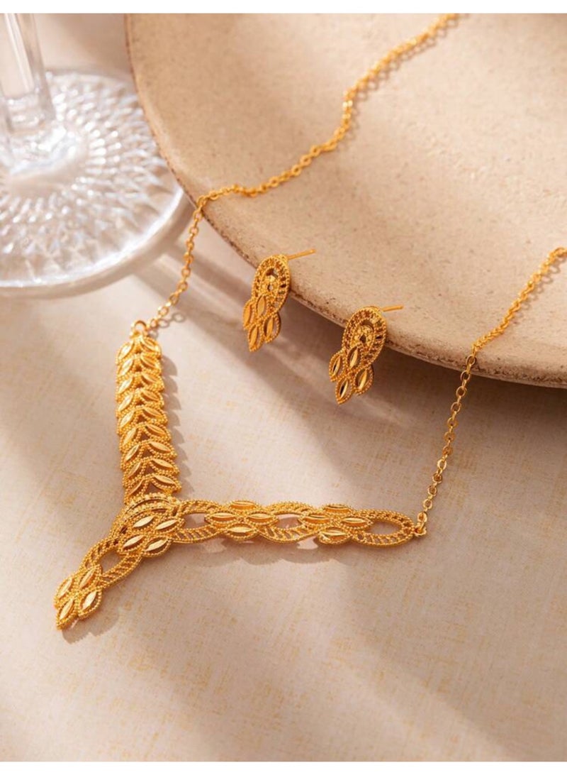 نيو ستايل طقم نسائي بتصميم عصري مكون من سلسال وحلق اذن مطلي باللون الذهبي - Image 2