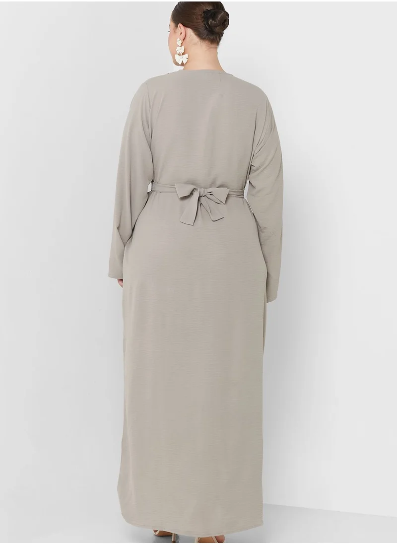 Hayas Closet Curve Embellished Belted Jalabiya