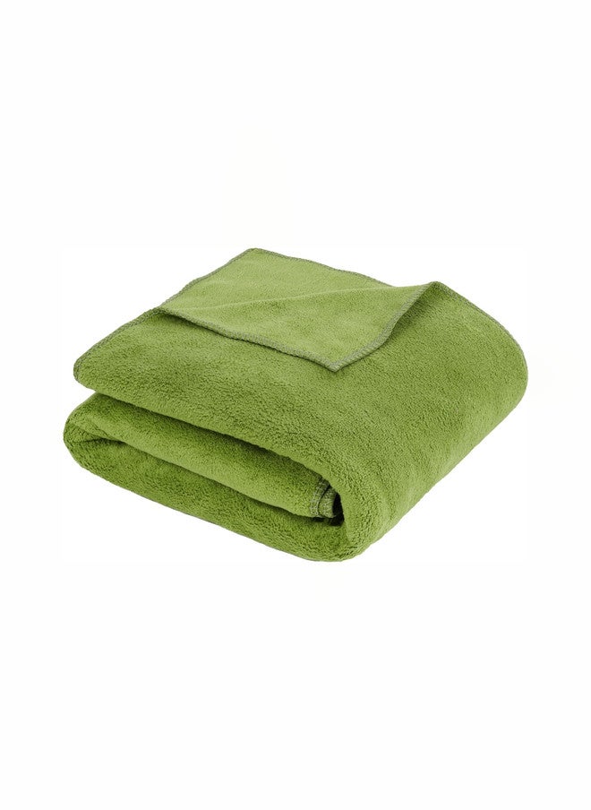 Fezora Super Soft Microfiber Green Solid 400GSM Adult Regular Bath Towel - 28x55 In - Image 1