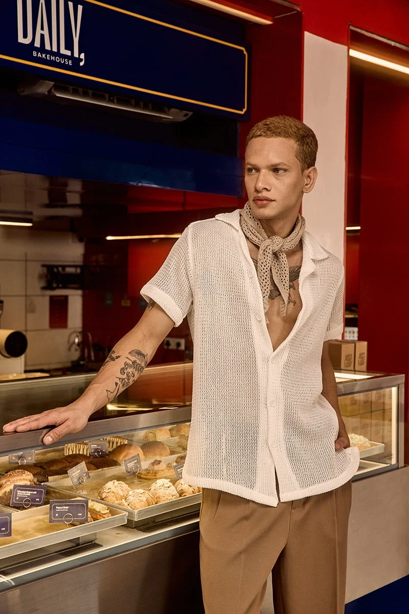 سنيتش قميص كروشيه أبيض بقصة مريحة