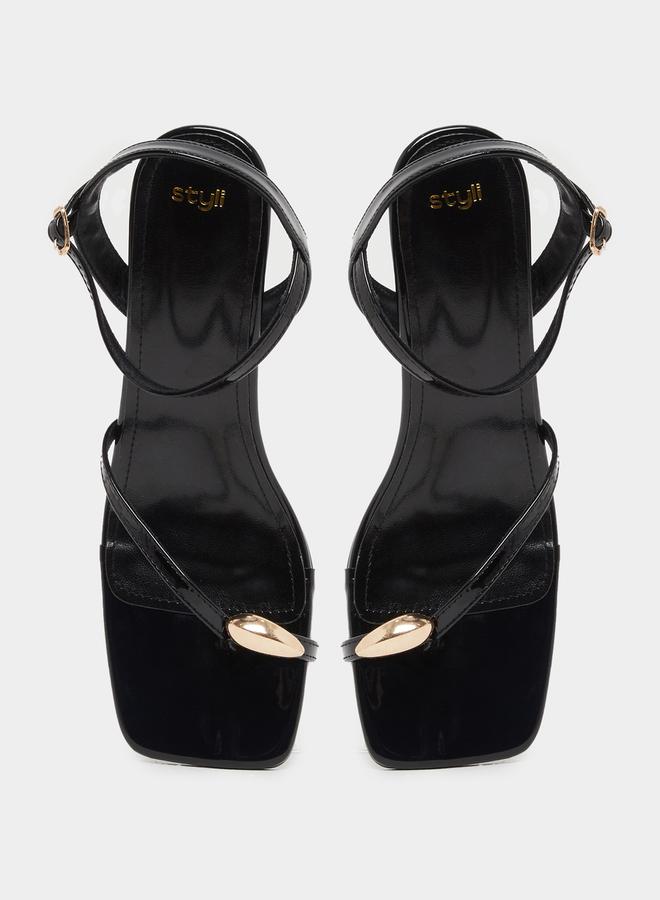 ستايلي صنادل بكعب ستيليتو بحزام للكاحل وزخرفة معدنية - Image 5