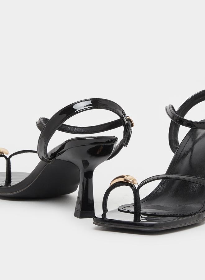 ستايلي صنادل بكعب ستيليتو بحزام للكاحل وزخرفة معدنية - Image 3