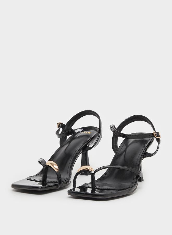 ستايلي صنادل بكعب ستيليتو بحزام للكاحل وزخرفة معدنية - Image 2