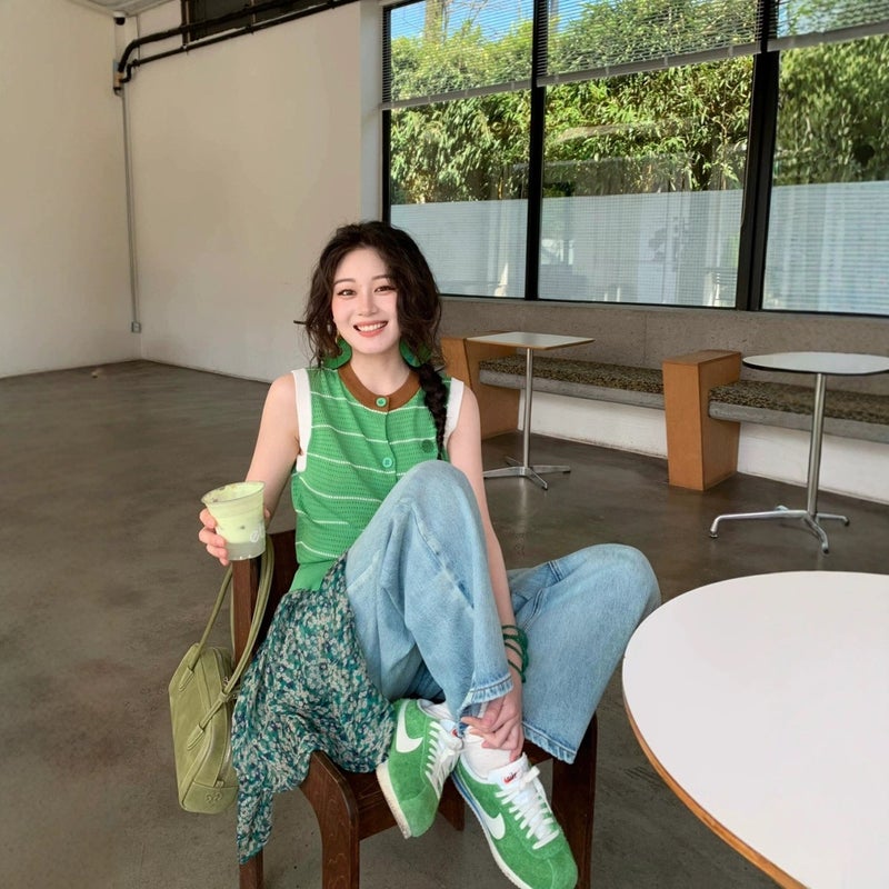 Korean Style Green Irregular Midi Skirt with Sheer Floral Trim - Image 3