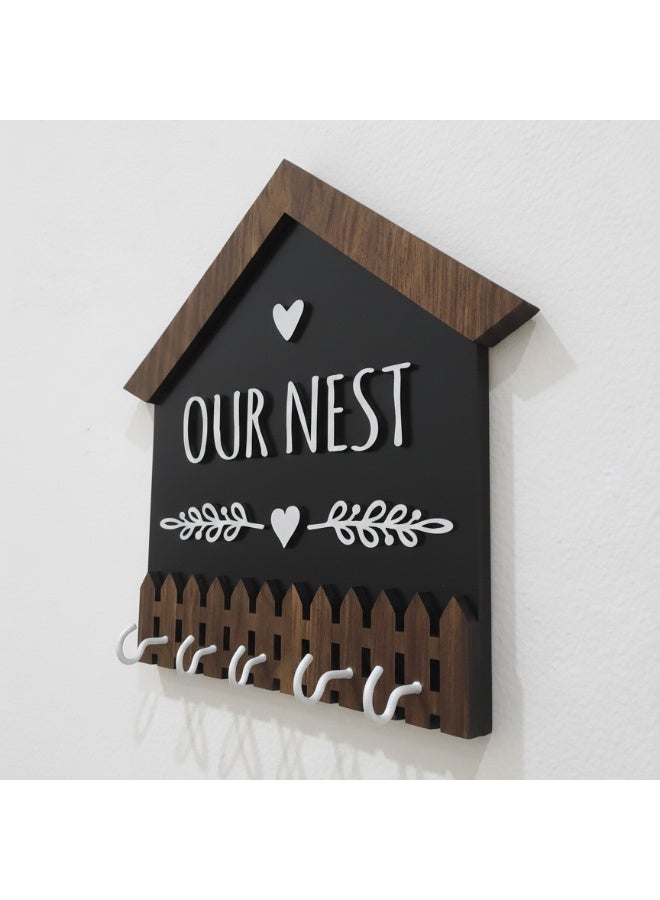 علاقة مفاتيح للمنزل من الخشب مميزة بعبارة Our Nest, بالون اسود و بني بمقاس 32*32 مصنوع من خشب MDF أسباني فاخر بسمك 8 ملم ليضفي الي منزلك الجمال و الاناقة - Image 1