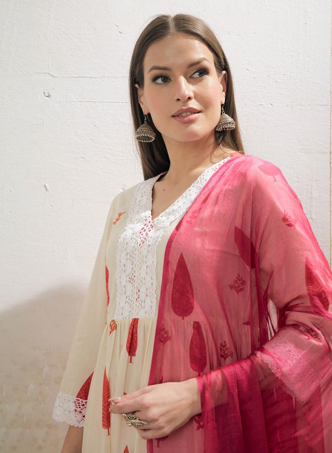 SASSAFRAS White and Red Floral Gathered Kurta with Pencil Pants and Dupatta Set - Image 4