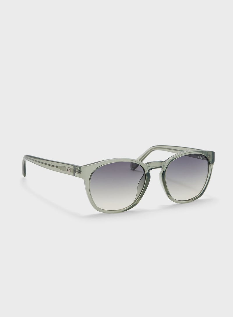 GUESS Round Shape Sunglasses - Image 1