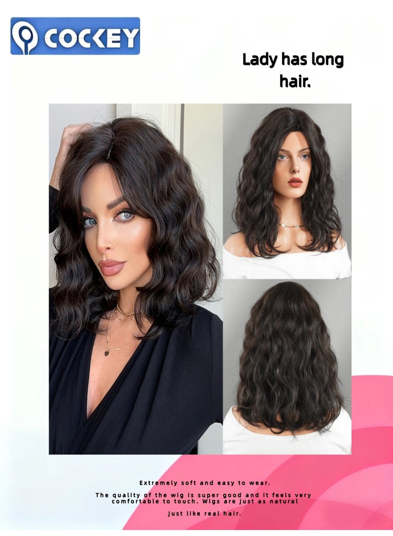 COCKEY Black tea-colored wavy wig is a 16-inch short should-length Bob wig with a curly middle part for women. It looks natural. The synthetic heat-resistant fiber wig is suitable for daily gatherings - Image 1