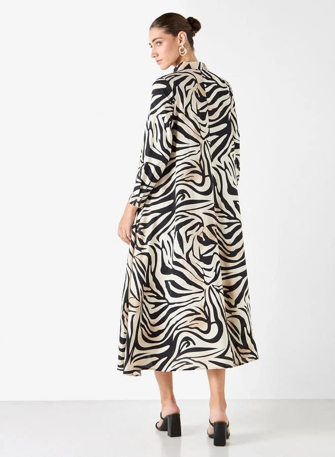 ايكونيك فستان قميص بأكمام طويلة وياقة عادية وطبعات من آيكونيك