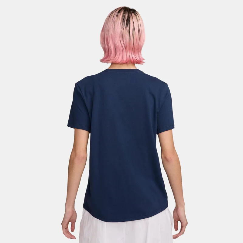 نايكي تيشيرت سبورتسوير كلوب إيسنشيالز للنساء