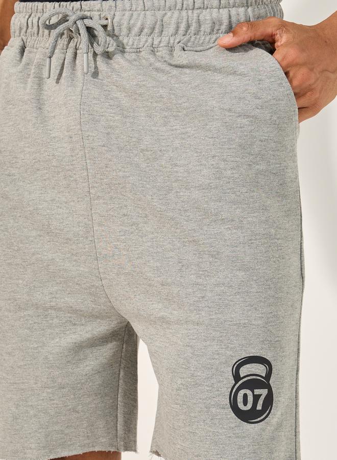 Styli Graphic Print Raw-Edge Hem Shorts  - Image 3