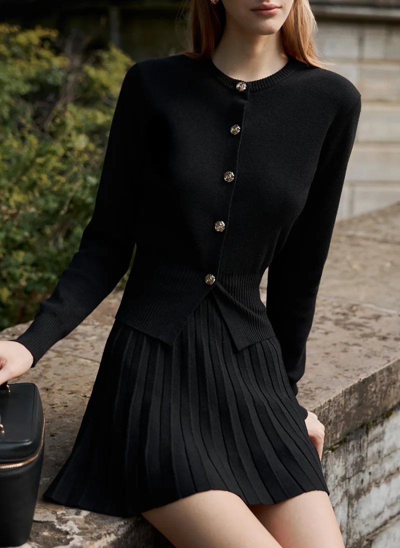 Knitted cardigan with golden buttons