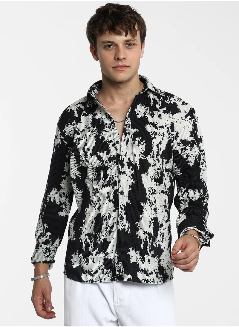 Campus Sutra Men's Onyx Black & Cream White Splash-Pleat Shirt