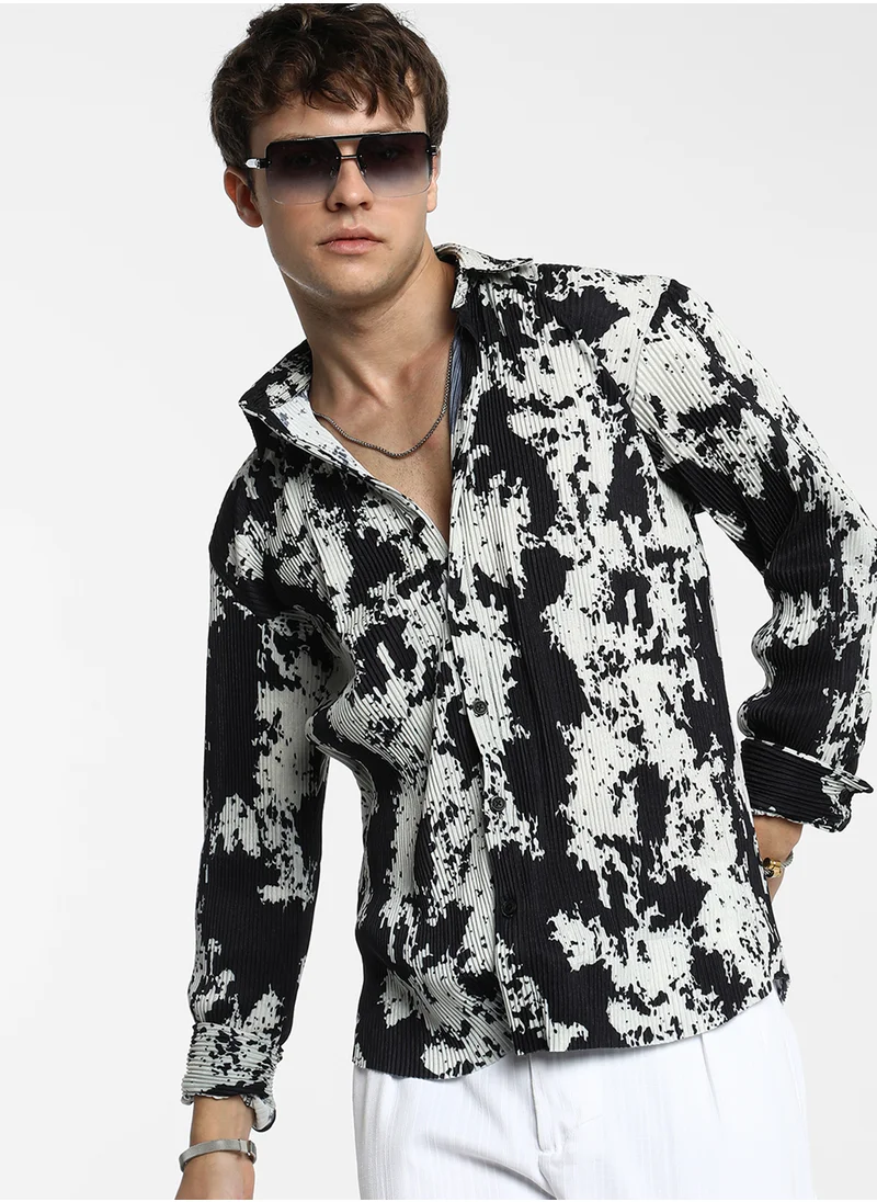 Campus Sutra Men's Onyx Black & Cream White Splash-Pleat Shirt
