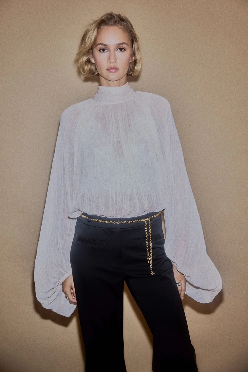 اتش اند ام بنطلون واسع بحزام سلسلة