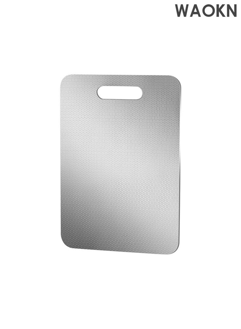 دبليو أيه أو كي أن لوح تقطيع من الفولاذ المقاوم للصدأ، لوح تقطيع مزدوج الجوانب مضاد للانزلاق ومضاد للبكتيريا، لوح تقطيع منزلي مقاوم للبكتيريا والعفن، سهل التنظيف وعديم الرائحة، سطح قطع أملس دون إيذاء اليدين. - Image 1