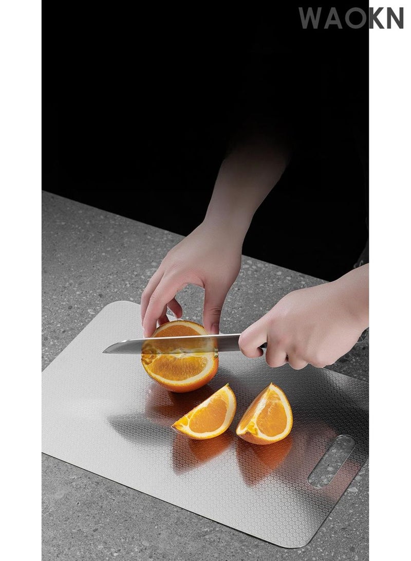 دبليو أيه أو كي أن لوح تقطيع من الفولاذ المقاوم للصدأ، لوح تقطيع مزدوج الجوانب مضاد للانزلاق ومضاد للبكتيريا، لوح تقطيع منزلي مقاوم للبكتيريا والعفن، سهل التنظيف وعديم الرائحة، سطح قطع أملس دون إيذاء اليدين. - Image 2