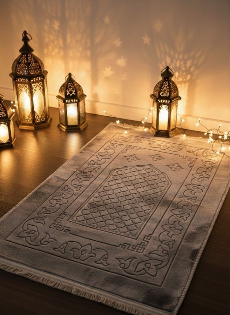 بريميم سجادة صلاة فاخرة من المخمل الرمادي للمسلمين، بنقش محراب بارز وحواف مزينة بشرابات، عرض خاص لشهر رمضان - Image 4