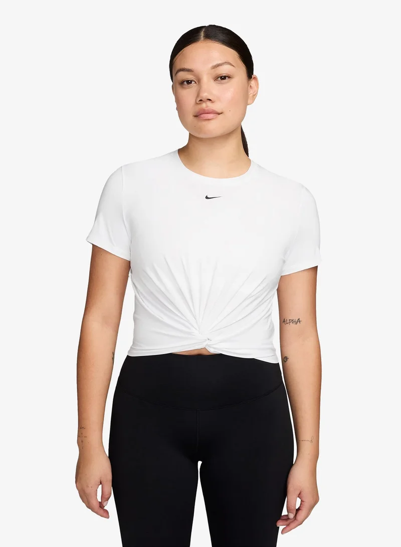 نايكي تيشيرت كلاسيك بلمسة مميزة