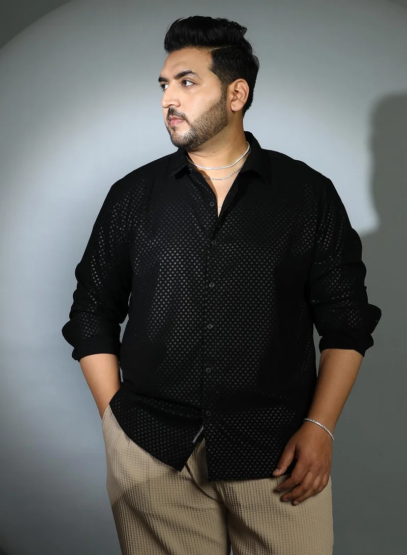 انستافاب بلس قميص رجالي مقاس كبير بطبعة شارد أسود أونيكس للاستخدام اليومي بياقة ممتدة وأكمام طويلة بأزرار