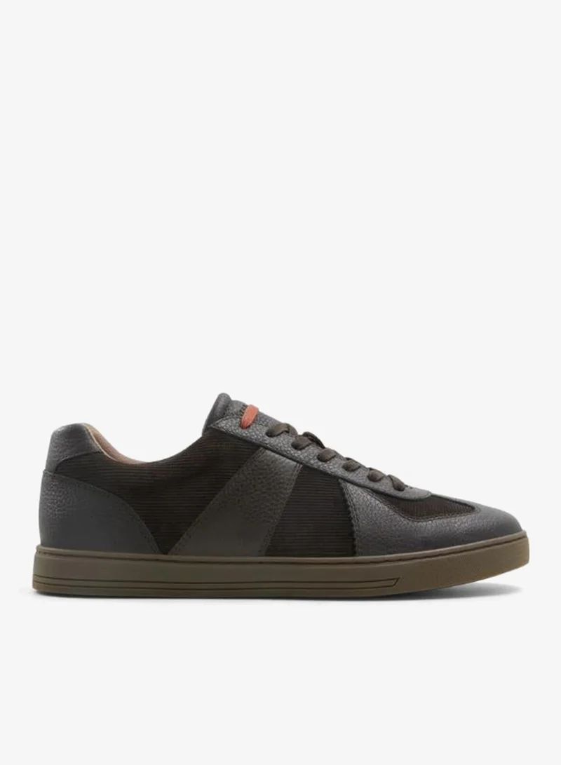 Bishopwood Low Top Sneakers