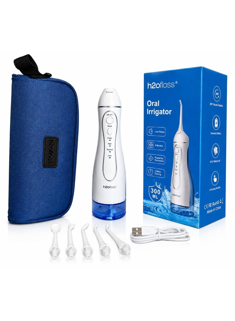 اتش 2 او إتش تو أو فلوس C102 جهاز الخيط المائي لتنظيف الأسنان h2o water flosser C102، خزان سعة 300 مل  قابل للإزالة، مقاوم للماء ، قابل لإعادة الشحن مع  شنطة للسفر، مع 5 رؤوس مختلفه و شاحن TYP C, و خاصيه IPX7 ضد المياه - Image 1