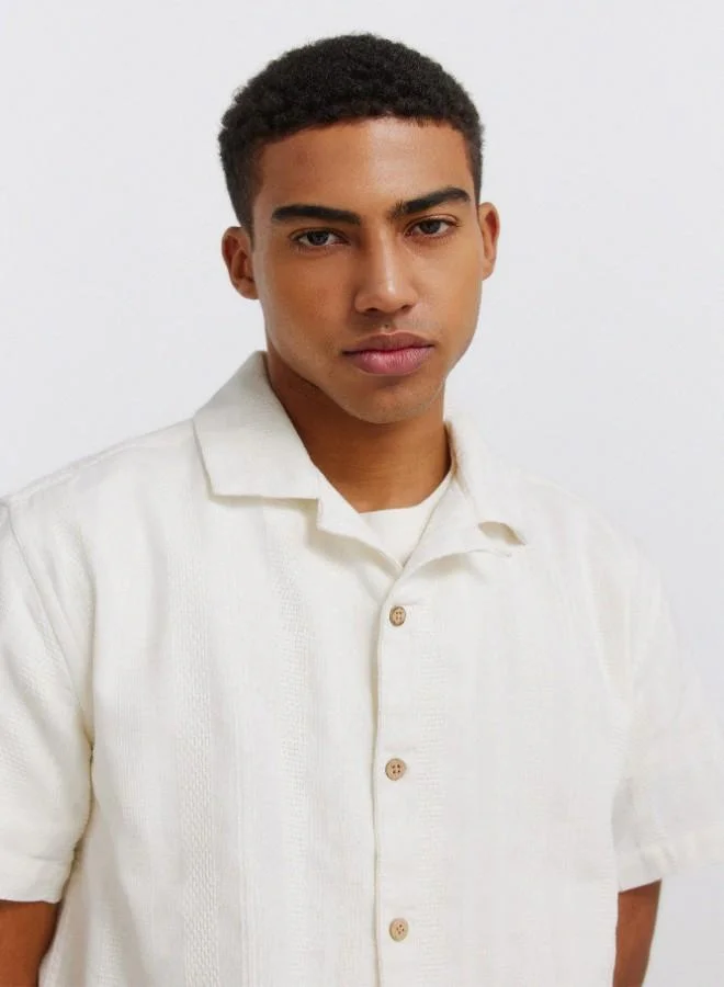 Springfield  1% cotton jacquard regular fit short sleeve bowling collar coconut button shirt for Men | Best Price UAE