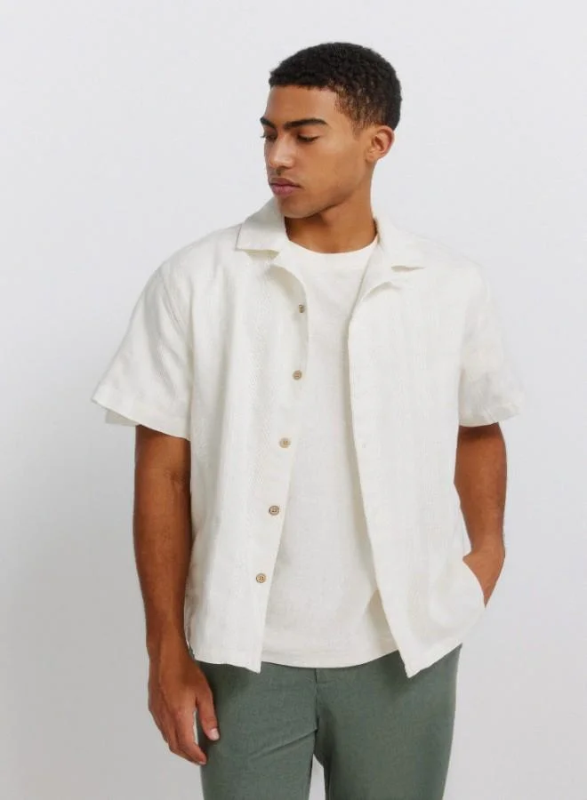 1% cotton jacquard regular fit short sleeve bowling collar coconut button shirt